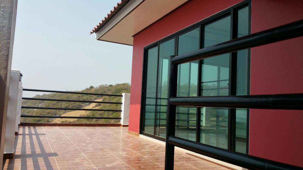 Ocean View Resort - Koh Sichang Екстер'єр фото
